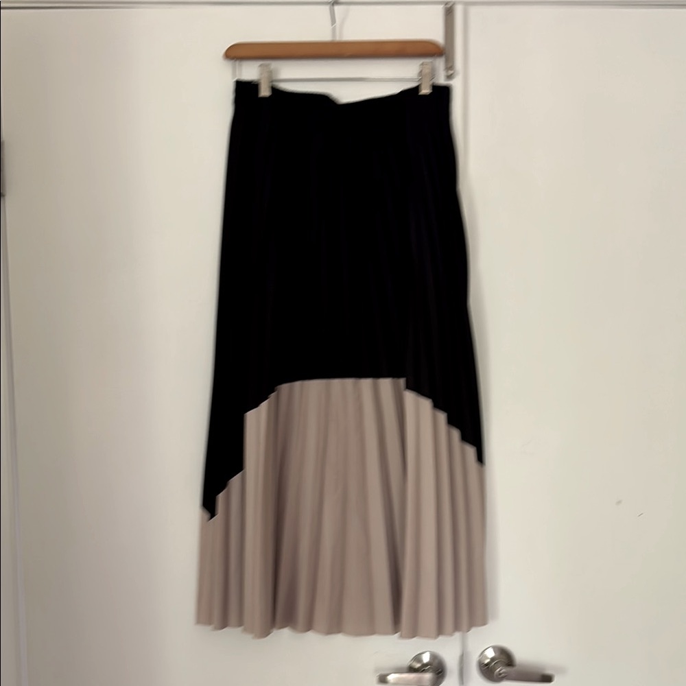 Max Studio Black and Tan Midi Skirt